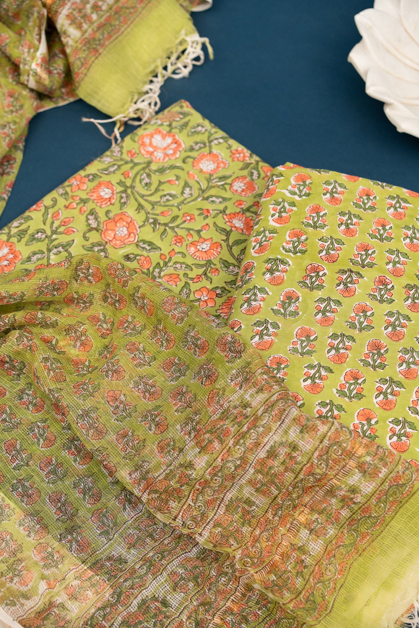 𝗥𝗢𝗢𝗛-𝗘-𝗩𝗔𝗡 – Unstitched Cotton 60×60 Suit Set with Kota Doria Dupatta (3 Piece Fabric)